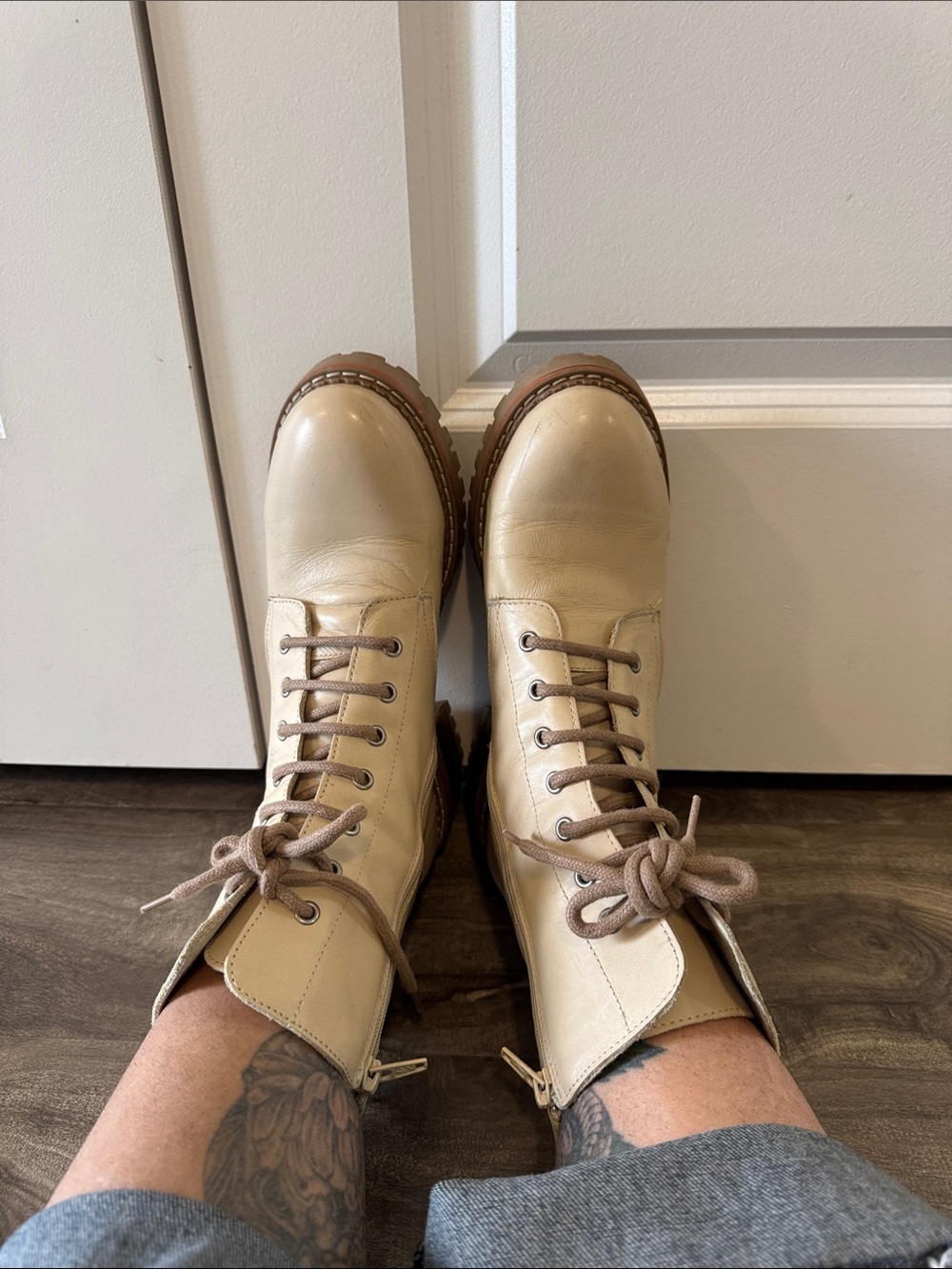 Bertuchi cream color leather chunky combat boots - size 9/40